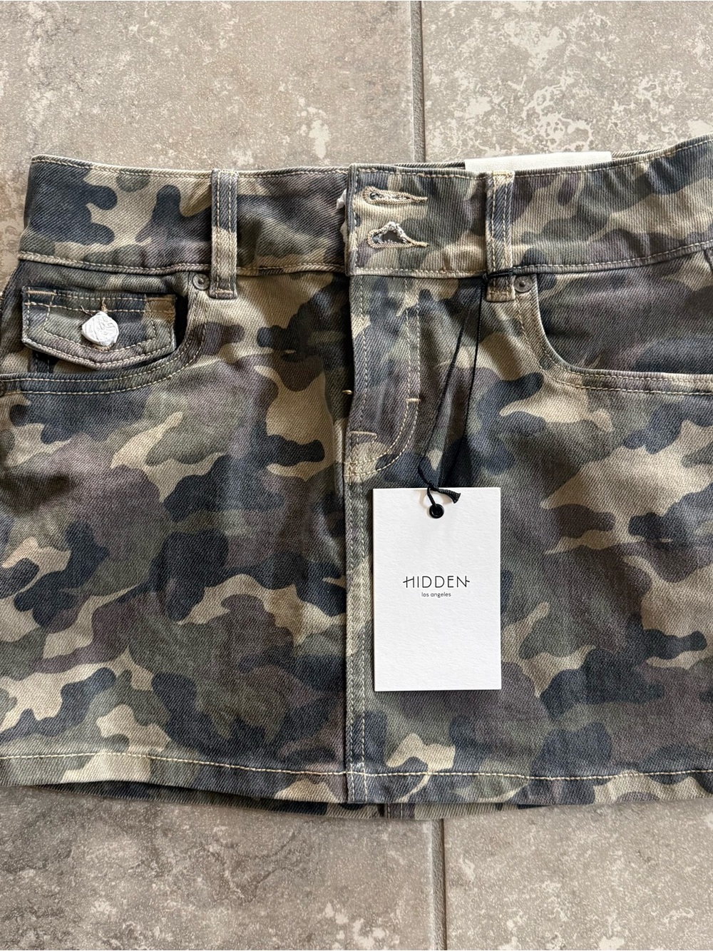 Hidden Los Angeles Camo Mini Skirt - Green Camo Print